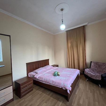 Apartment Merabi Batumi Esterno foto