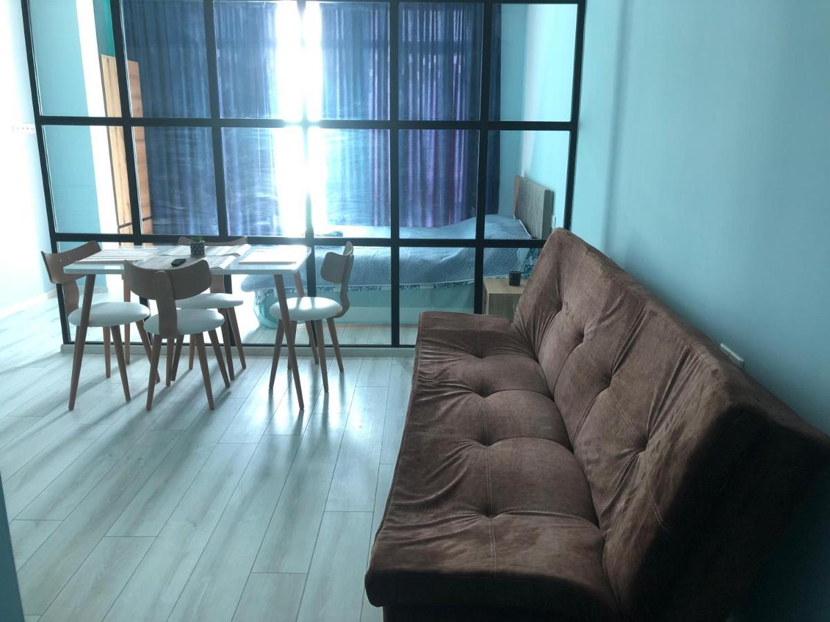 Apartment Merabi Batumi Esterno foto