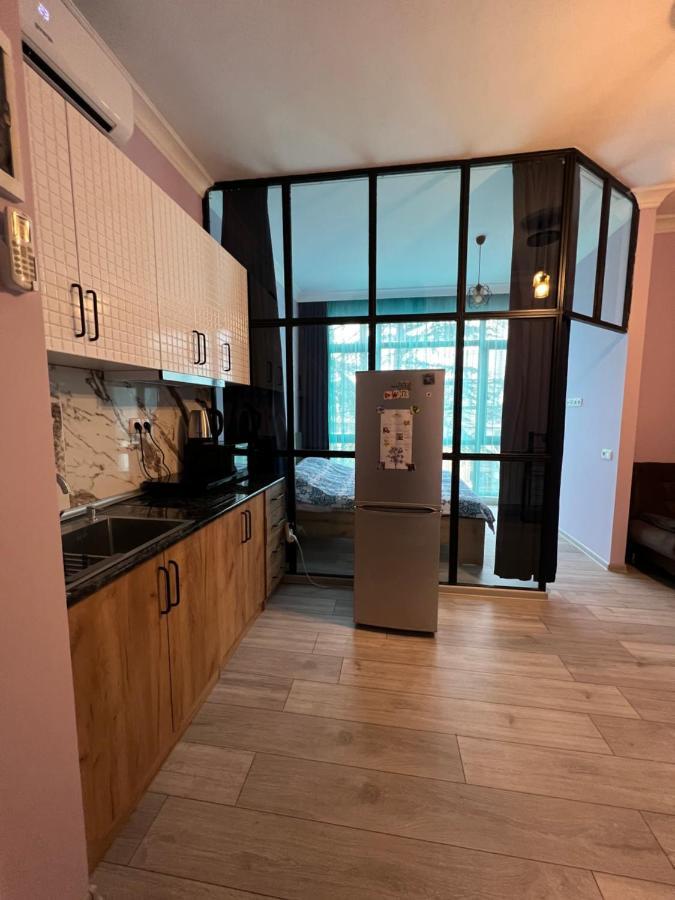 Apartment Merabi Batumi Esterno foto