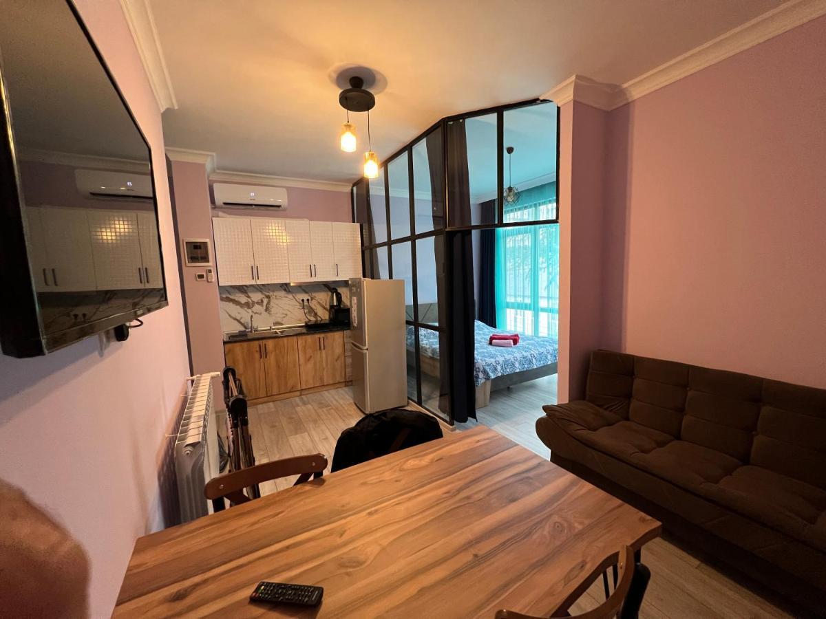 Apartment Merabi Batumi Esterno foto