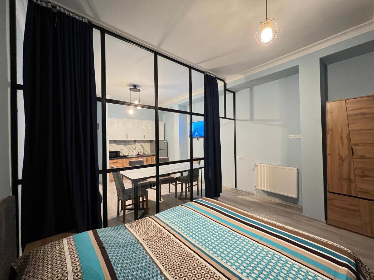 Apartment Merabi Batumi Esterno foto