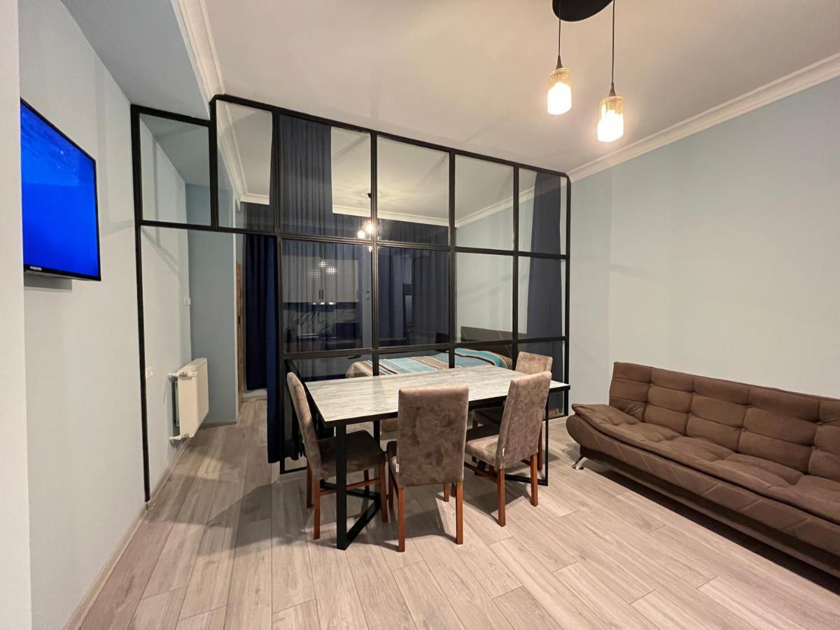 Apartment Merabi Batumi Esterno foto
