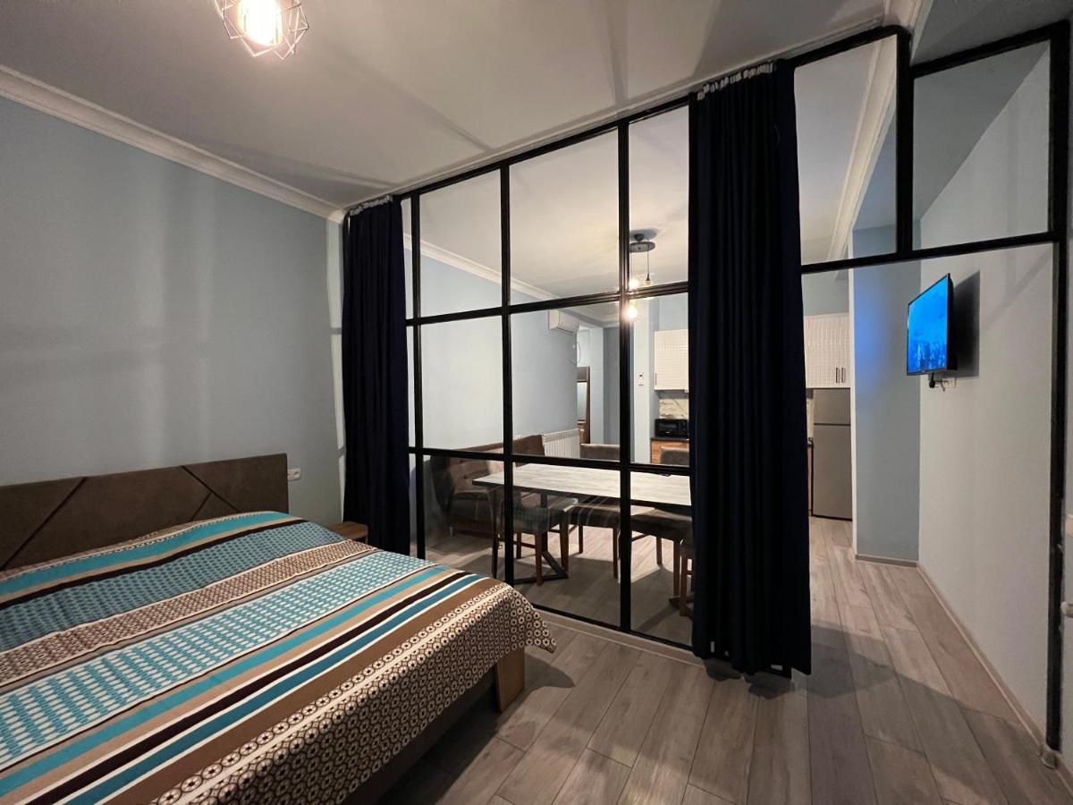 Apartment Merabi Batumi Esterno foto