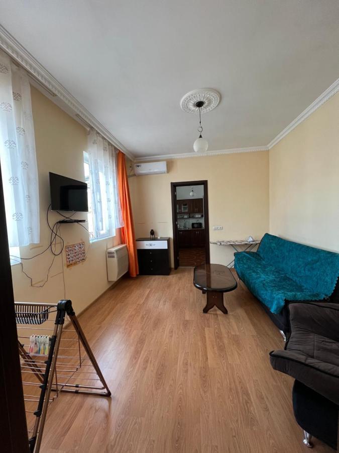 Apartment Merabi Batumi Esterno foto