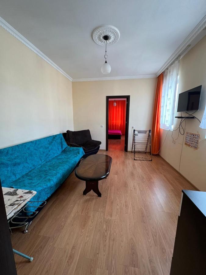 Apartment Merabi Batumi Esterno foto