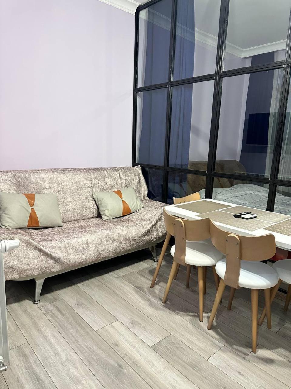 Apartment Merabi Batumi Esterno foto