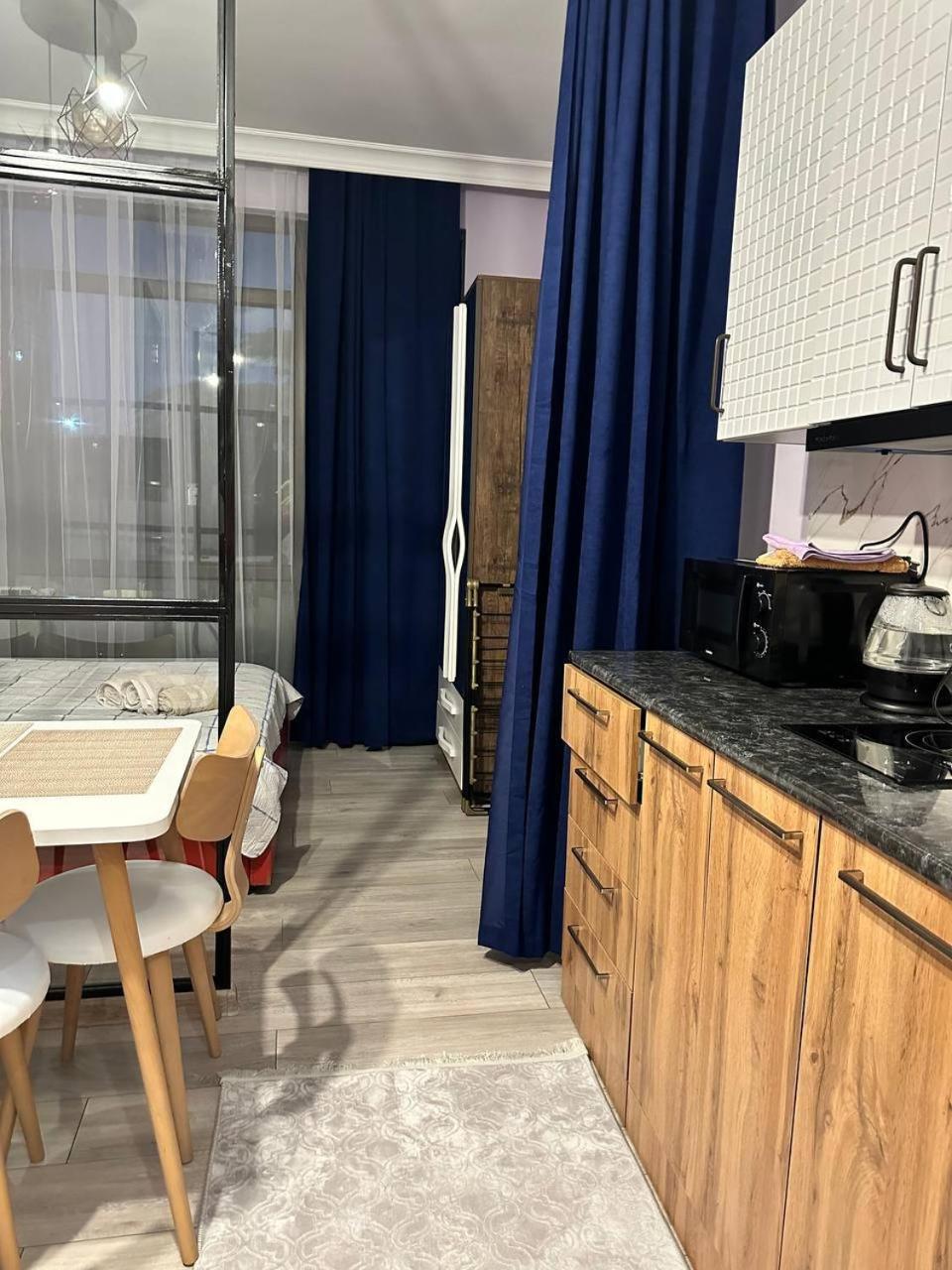 Apartment Merabi Batumi Esterno foto