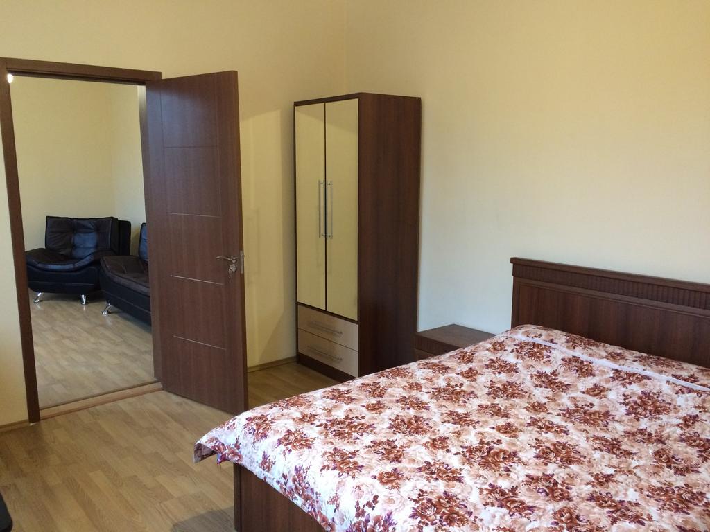 Apartment Merabi Batumi Esterno foto