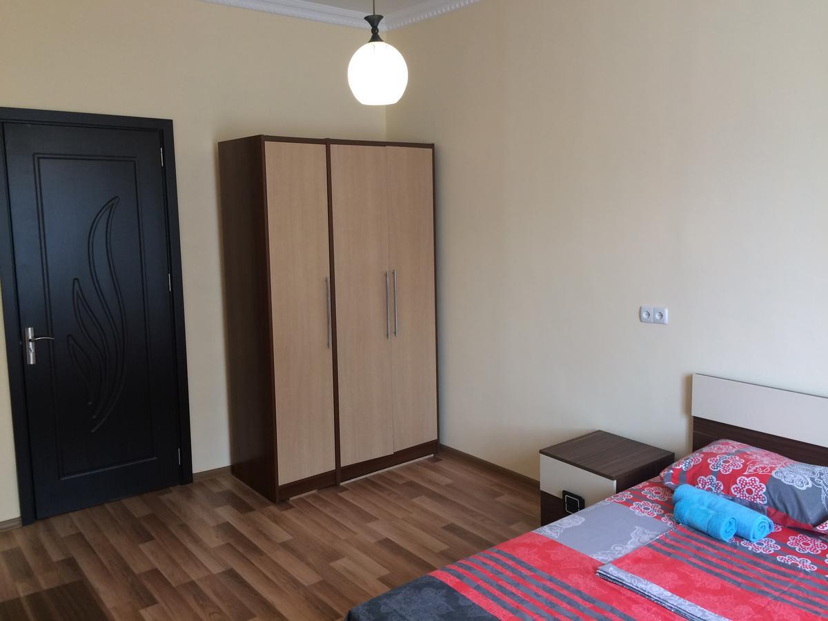 Apartment Merabi Batumi Esterno foto